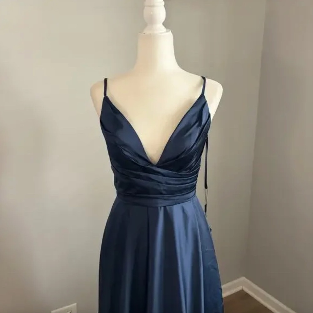 La Femme Floor Length Deep V-neck A-line Satin Ballgown, Midnight/Navy Size 6 - Picture 8 of 11